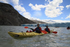 Here is our chance to kayak to the blue icebergs of Glaciar Grey.