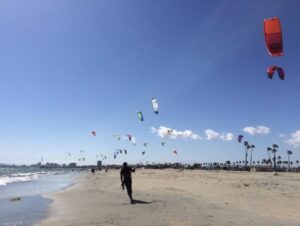Kiteboard at Belmont Shore: many colorful kites along the shore